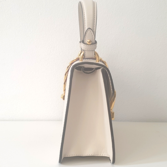 Host pick 💎 Price slashed Gucci sylvie mini handbag 👜 - Picture 4 of 12